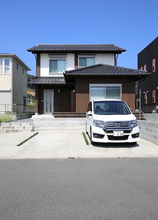 01－太陽光で発電し室内空気を循環させる次世代型エコハウス－福岡県朝倉市堤_1204-310.jpg