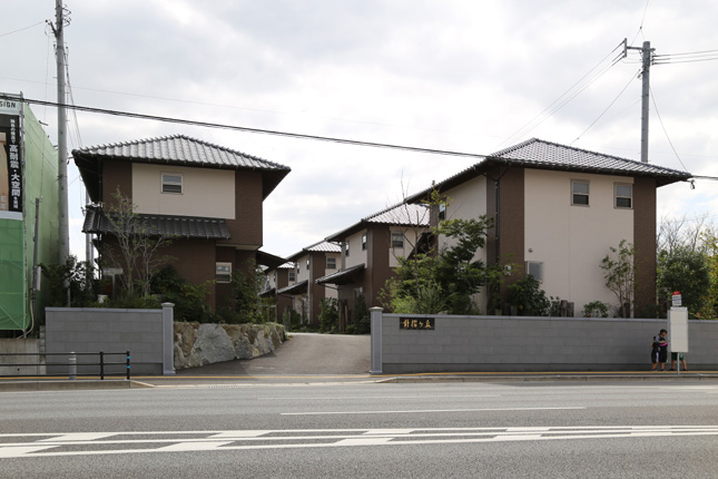 01－木のぬくもりに入居率が高い8棟のミニタウン－福岡県筑紫野市永岡_2601-645.jpg