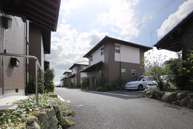 01－木のぬくもりに入居率が高い8棟のミニタウン－福岡県筑紫野市永岡_2612-645.jpg