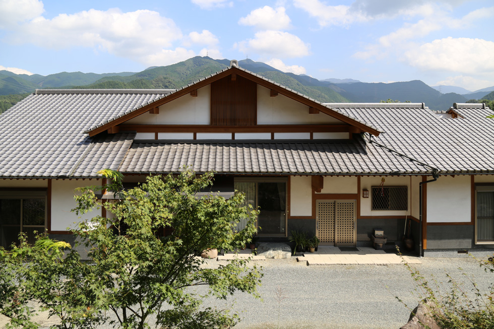 03－デッキからの眺めを楽しむ小高い丘に建つ家－福岡県朝倉市日向石_2062-980.jpg