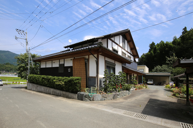 02－畑仕事の後すぐお風呂に入れる土間のある家　吹抜け－福岡県朝倉市日向石_1805-645.jpg